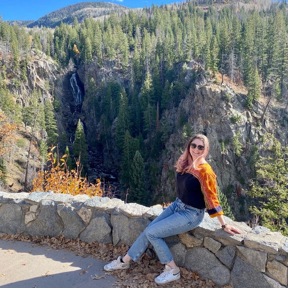 Meet your Posher, April - Picture 7 of 12